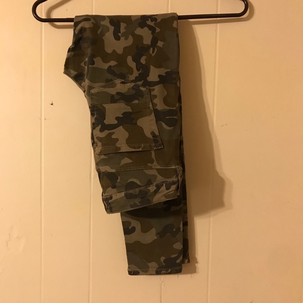 Kendall & Kylie camo skinny jeans